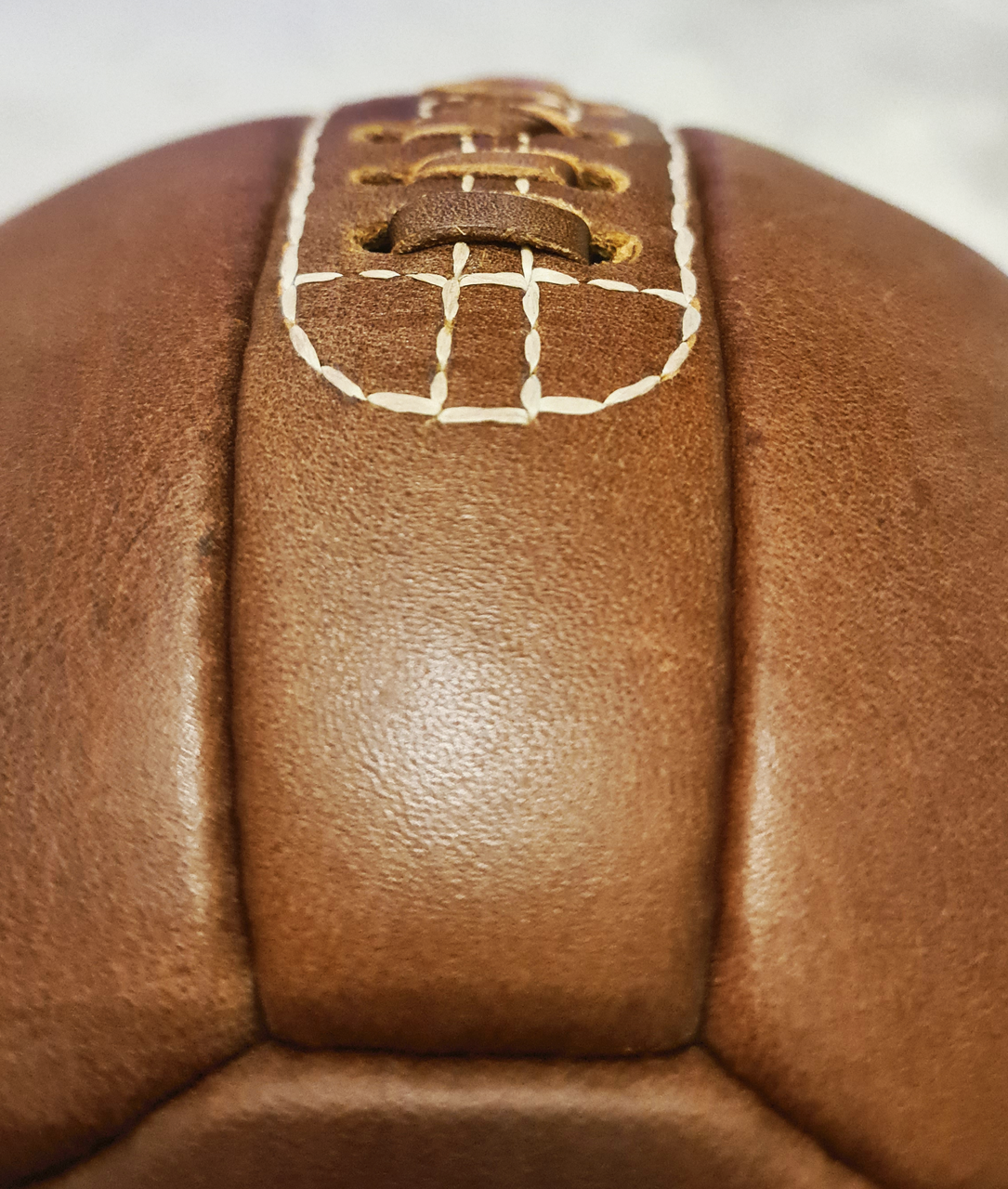 Retro Handgestikte Voetbal - Maat 5