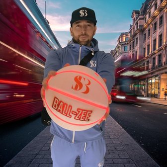 World champion beatbox BALL ZEE with the first stays bright deluxe white 